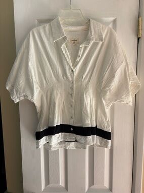 Umgee White Short Sleeve Button-Front Top with Black Hem Stripe